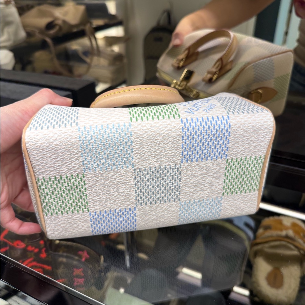 Louis Vuitton Cream, Tan, and Green Speedy 20 Bag - Picture 2 of 16